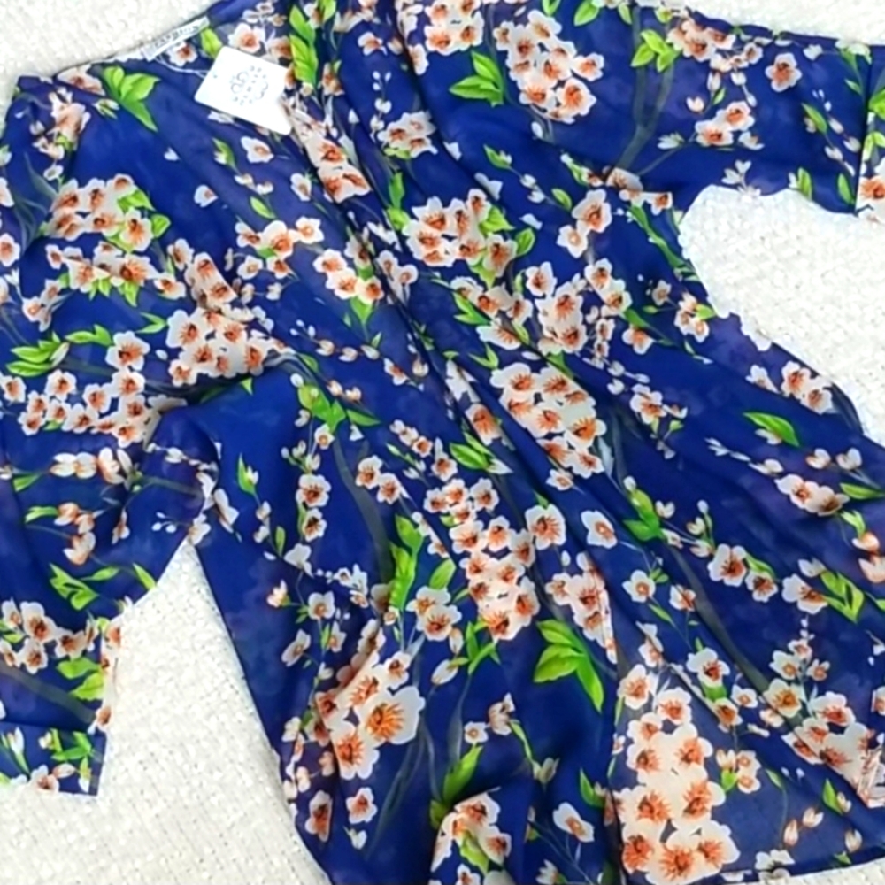 Blue floral kimono/cover up, size Small NWT
